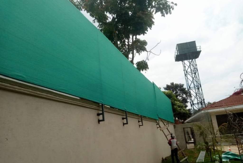 Outdoor privacy shade screen