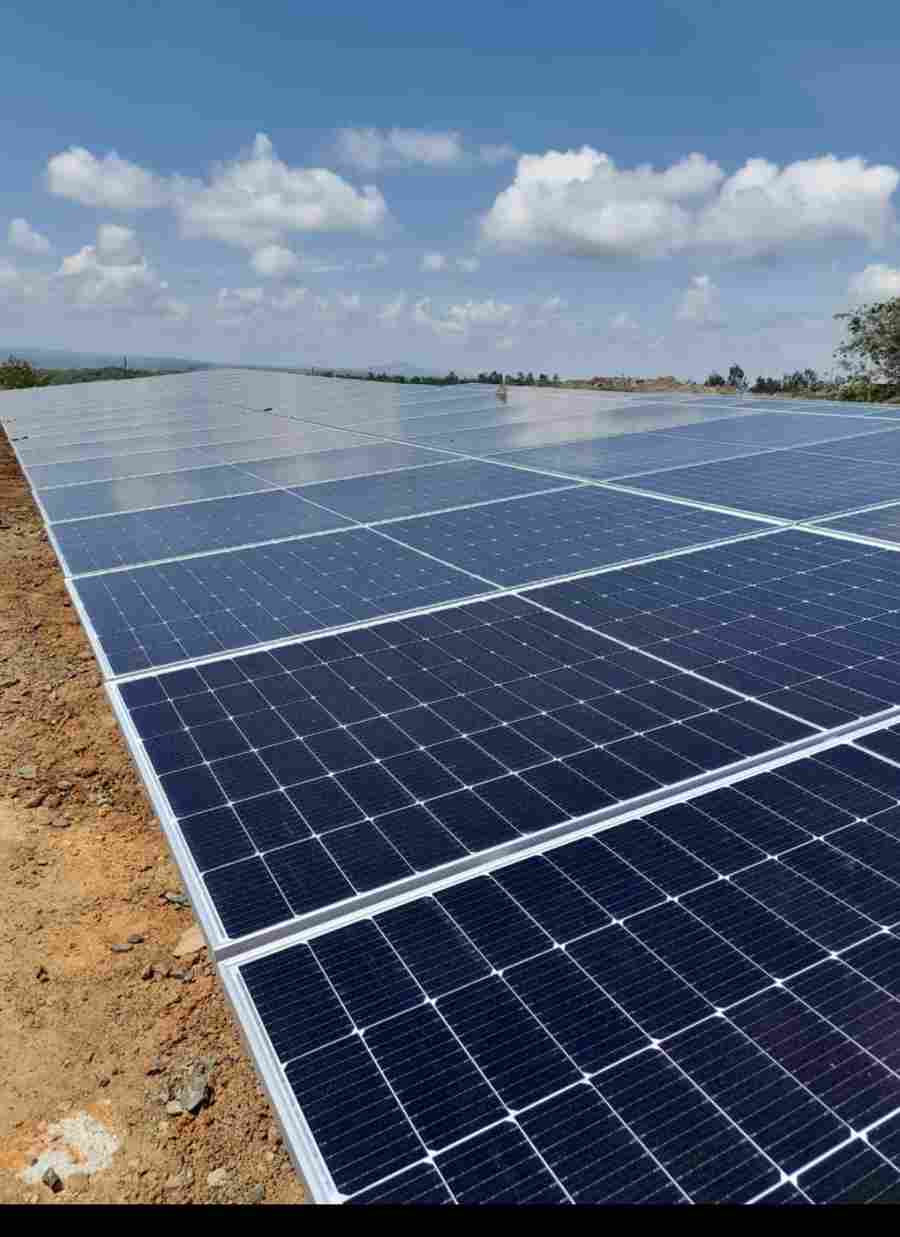 High-efficiency bifacial solar panel